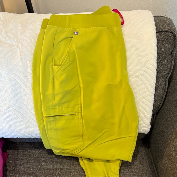 Figs Limeade Zamora Jogger Scrub pants XLT - Picture 1 of 2